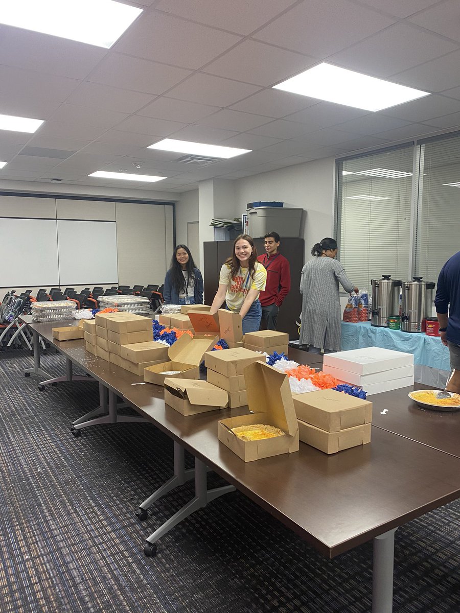 BhsMu's tweet photo. Successful Teacher appreciation day! MAO stepped up!!Key chains,breakfast, afternoon snacks and to finish off an amazing day, all teachers, paras, in class support, administrators and admin support got gift cards courtesy of MAO. #WinTheDay  #BridgelandBest https://t.co/xnzsy4RItu