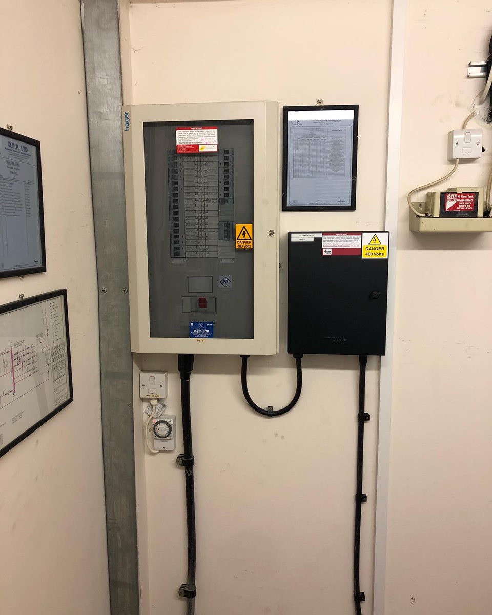 EVelec_uk's tweet photo. Today’s EV install for a local #NHS Medical Centre in #Brightonandhove completed
We installed 2no @easee_uk 22KW units mounted on a twin post supplied by a @matt_e_limited O-PEN device
We left with our #nhskeyworkers topping up their vehicles whilst serving the local residents https://t.co/jTSkEek3mY