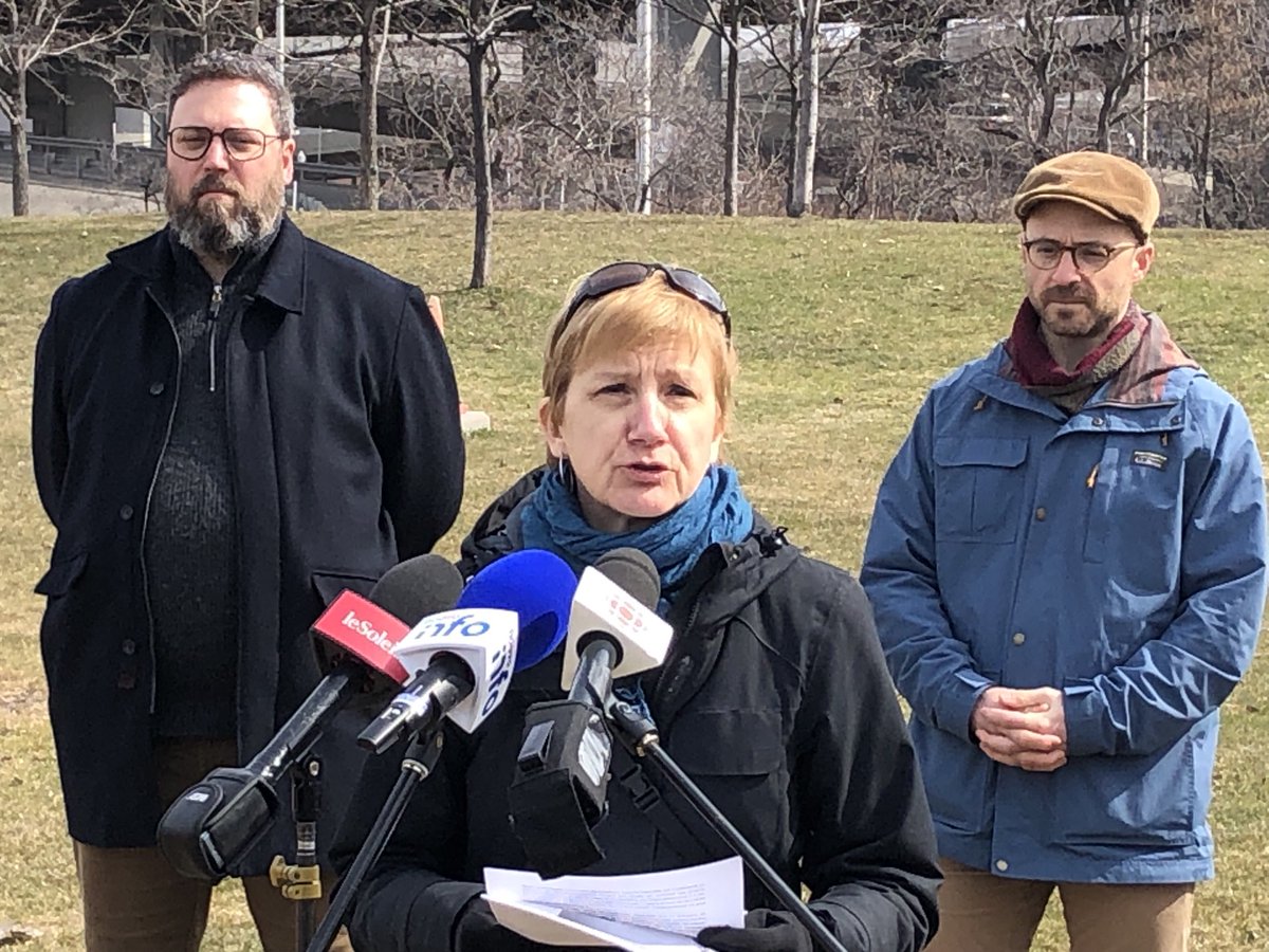 olemieux_src's tweet photo. Des citoyens de Limoilou ⁦@villequebec⁩ dénoncent le rehaussement de la norme sur le nickel dans l’air dès le 28 avril. À 6 mois des élections, la #CAQ « a fait une croix sur le centre-ville », clame le député solidaire ⁦@SolZanetti⁩. #rcqc #polqc https://t.co/XL4AVWWfpk