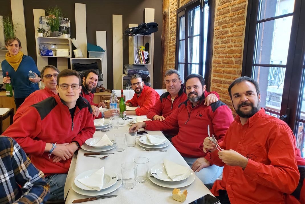 grallatorrelles's tweet photo. Aquest cap de setmana hem portat la nostra música pels carrers del Festival de música folk #Tolofolk, a Tolosa (Guipúscoa). Ha estat una gran experiència que hem gaudit enormement. Moltes gràcies a l’organització del festival i especialment al Garikoitz Lobregat. Eskerrik Asco! https://t.co/xuzU5w0RmE