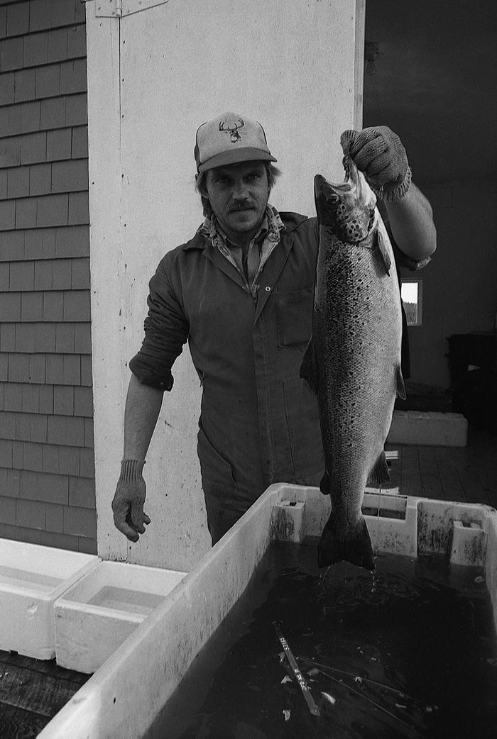 TheCHPF's tweet photo. Hope you had a relaxing weekend!
Image: "Aquaculture/Fish farming in Nova Scotia" by photographer Eric Hayes. 1985, Nova Scotia
@fishingnovascotia #canadianfishing #canadianheritage #photographyarchive #canadianarchives #canadianphotographer #thechpf https://t.co/XVZDoGrhv6
