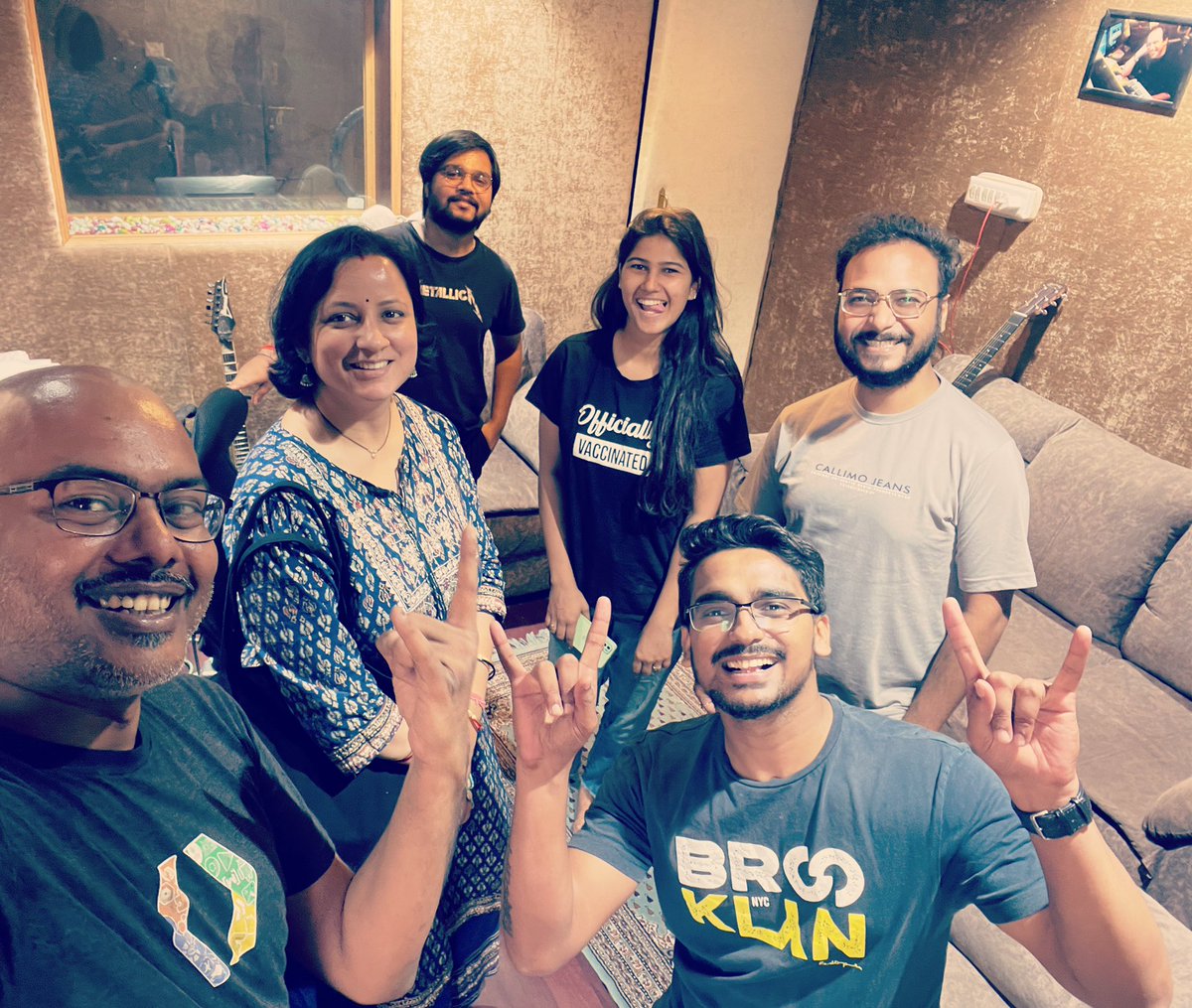 imoracle's tweet photo. Team #BhuleNa.  Yesterday, we got together to record female harmonies.  Beautifully sung by @esowmyasudha and Sakshi.  This completes our months long effort to record all tracks in the studio.  Watch out this space.  Releasing soon.  Follow @saazishband for future updates 🙏🤘 https://t.co/De6Bk7kykc
