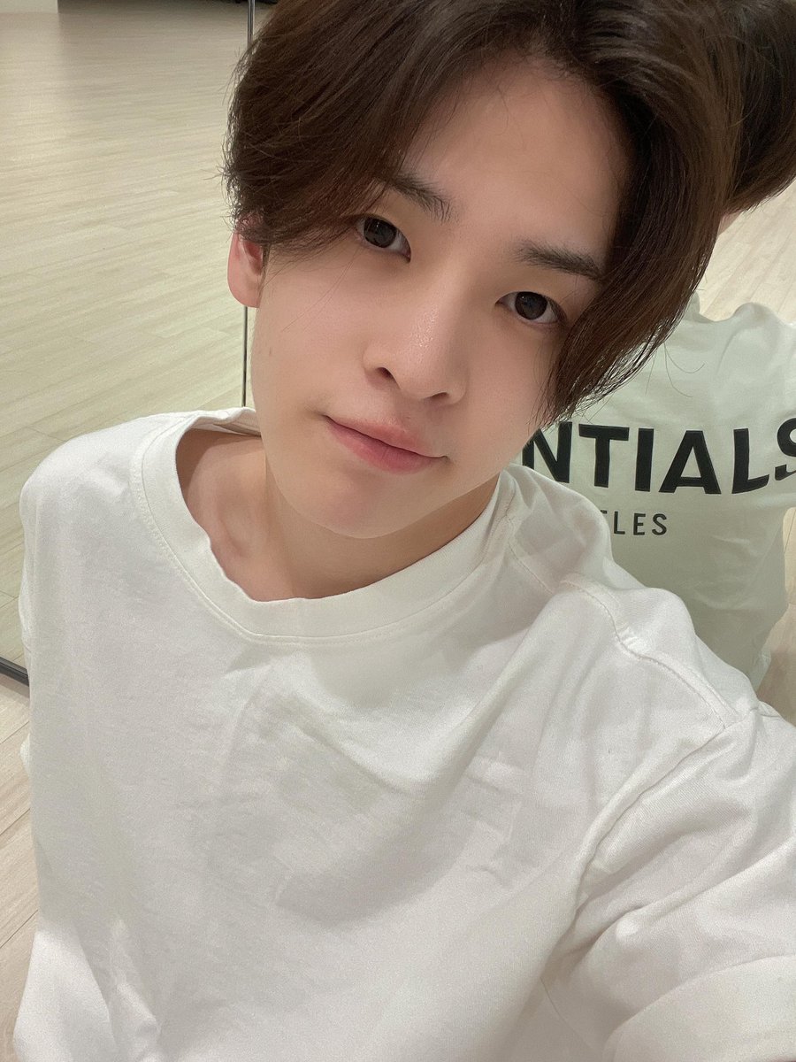 cravityarchive's tweet photo. happy birthday to my favorite person ✨ i wish you only the best things in this world ❤️

#HAPPYALLENDAY
#너에게로_RUN_봄과_닮은_런 https://t.co/lx71hHLwU7