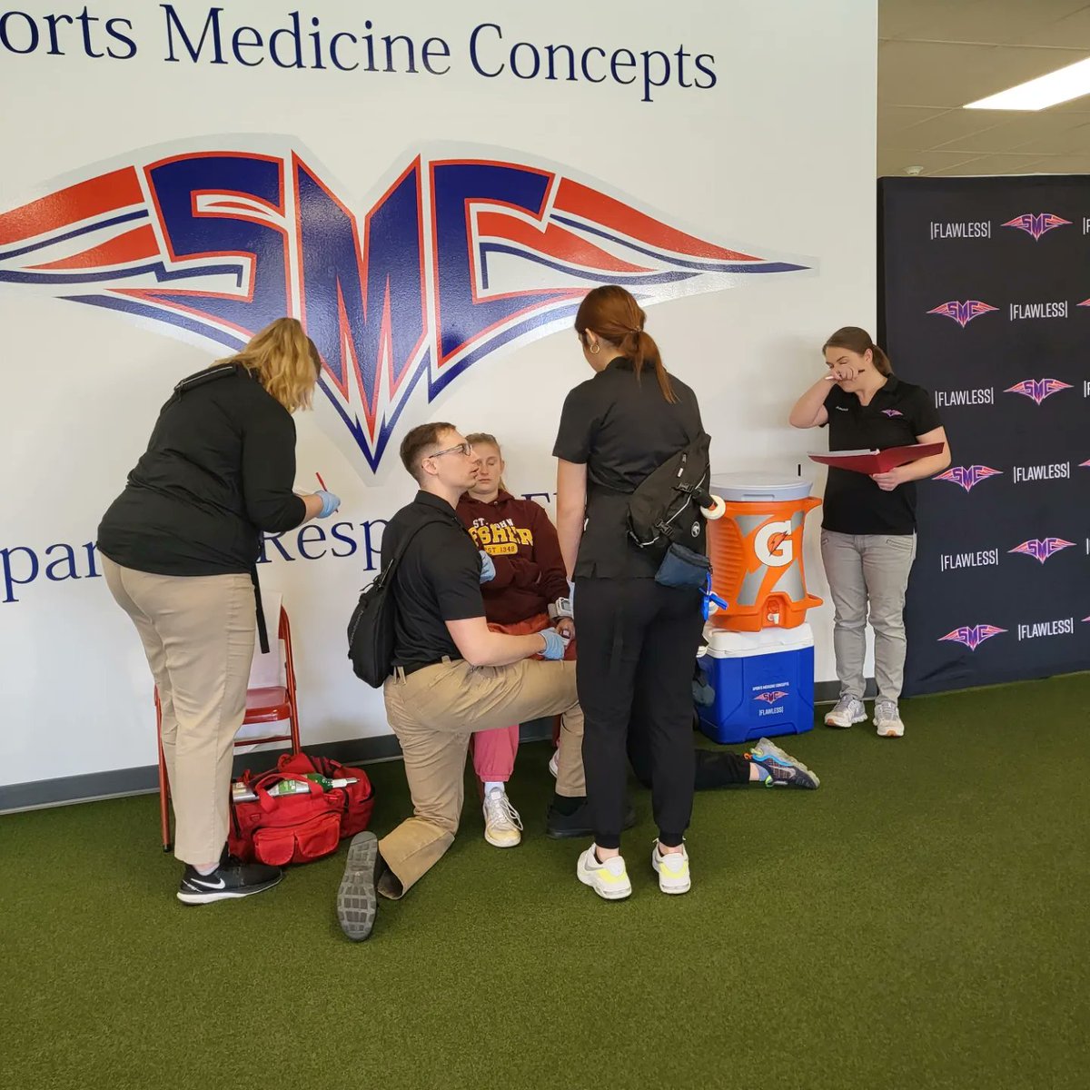 SpMedConcepts's tweet photo. We can say with confidence that Daemen students are prepared for potential emergencies. Good luck to the 2022 graduating class as they start their next chapter as certified athletic trainers in just a few short weeks! @daemenuniv
#ATstudents #SMCexperiences #ATlife https://t.co/DeQM8ghT6I