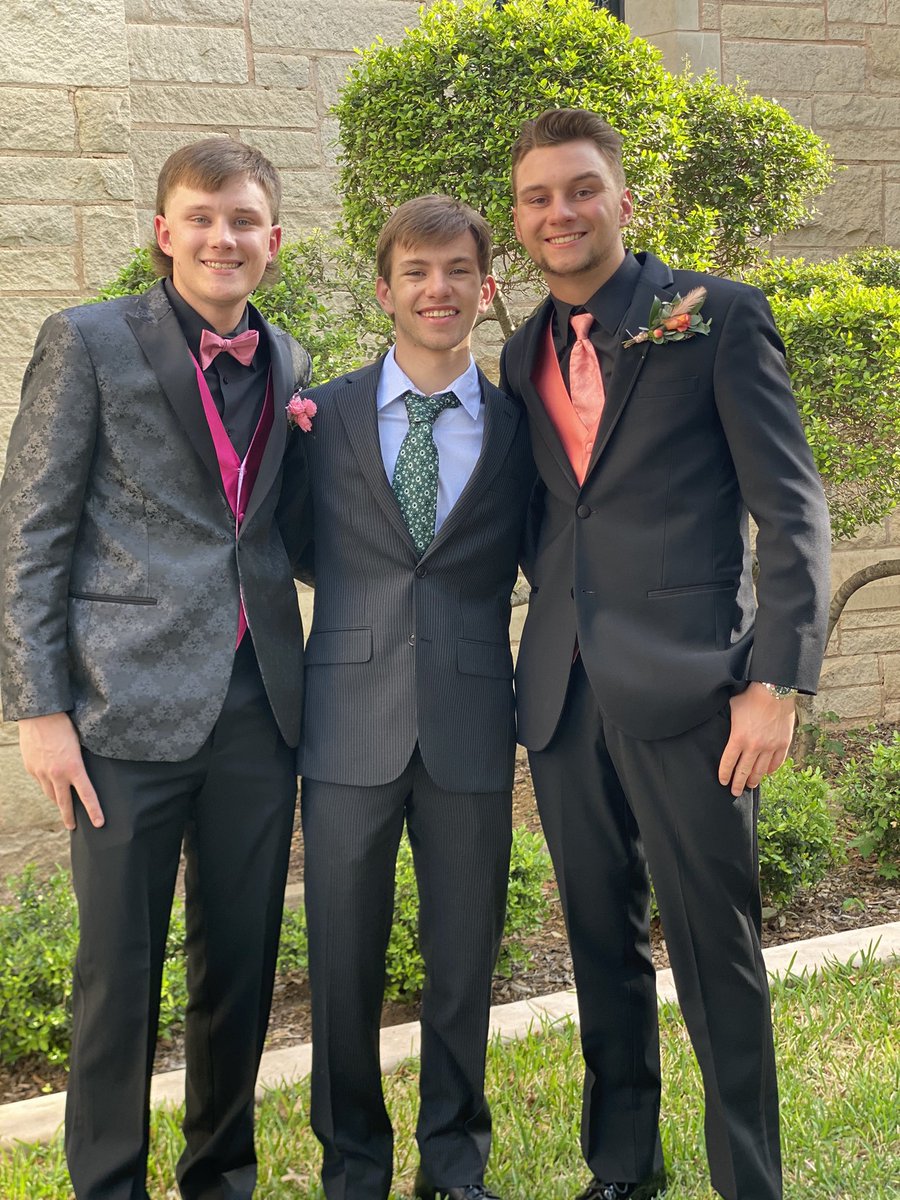 ParkerTug's tweet photo. Prom 2022 was definitely one to remember 🤍 https://t.co/sRPX5m92Vl