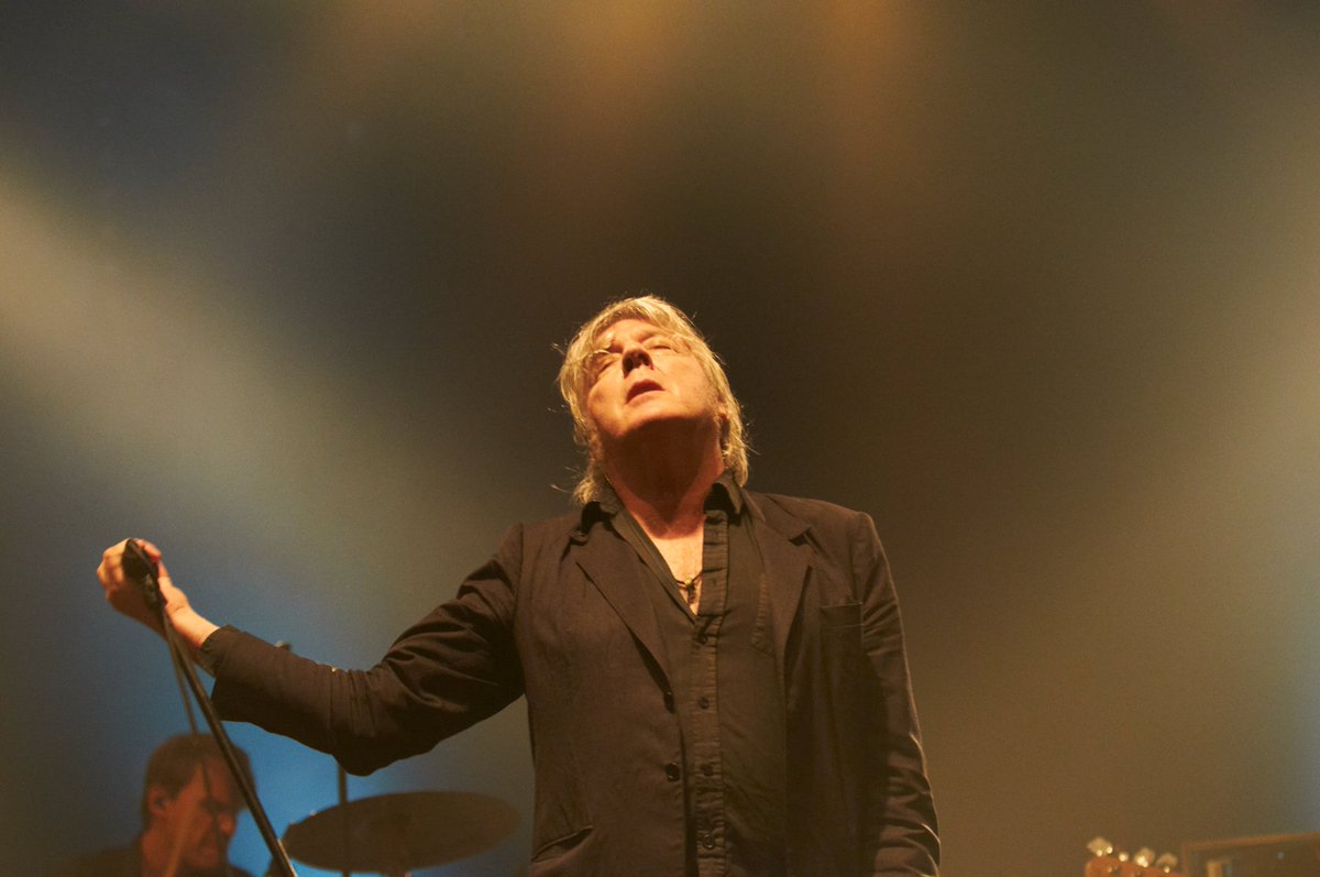 DranouterFest's tweet photo. Onze "Charlatan" is niet meer. Dank je voor jouw ontelbare klassiekers, jouw weergaloze optredens en je onvergetelijke persoonlijkheid. Rust zacht, Arno. 💚

#arno #legend #dranouterfest07 #dranouterfest13  #dranouterfest16 https://t.co/GPfPMyy36Y