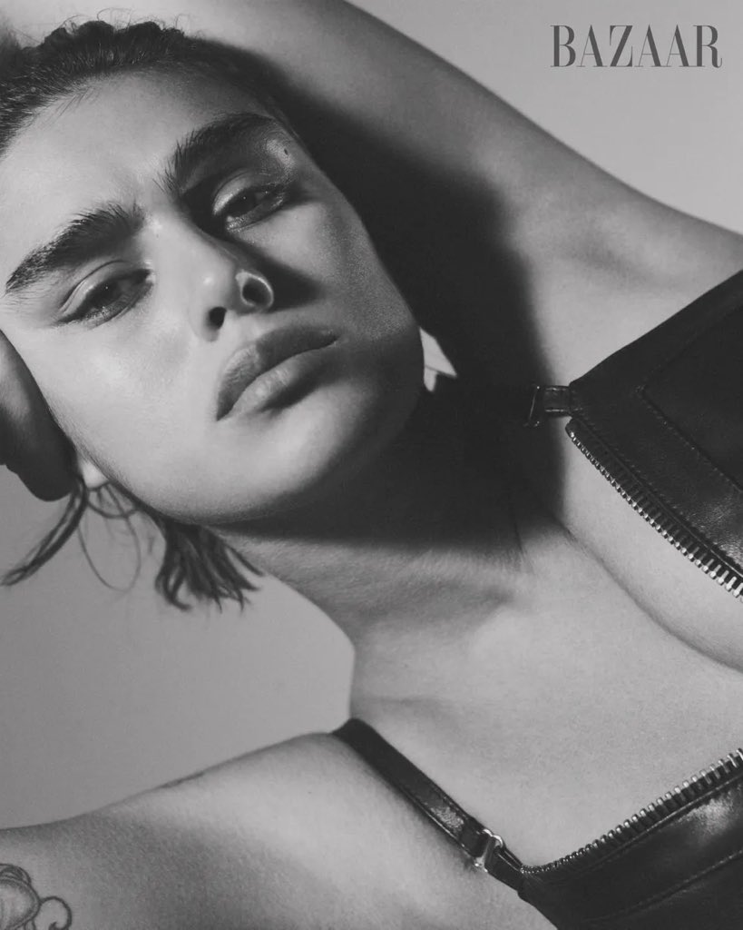 worlds_moda's tweet photo. #editorialsWM (1/3)
#HARPERSBAZAARUS,
May 2022.
By #JoshOlins
⬇️More in the next post⬇️
#JillKortleve https://t.co/l91Bd53piO