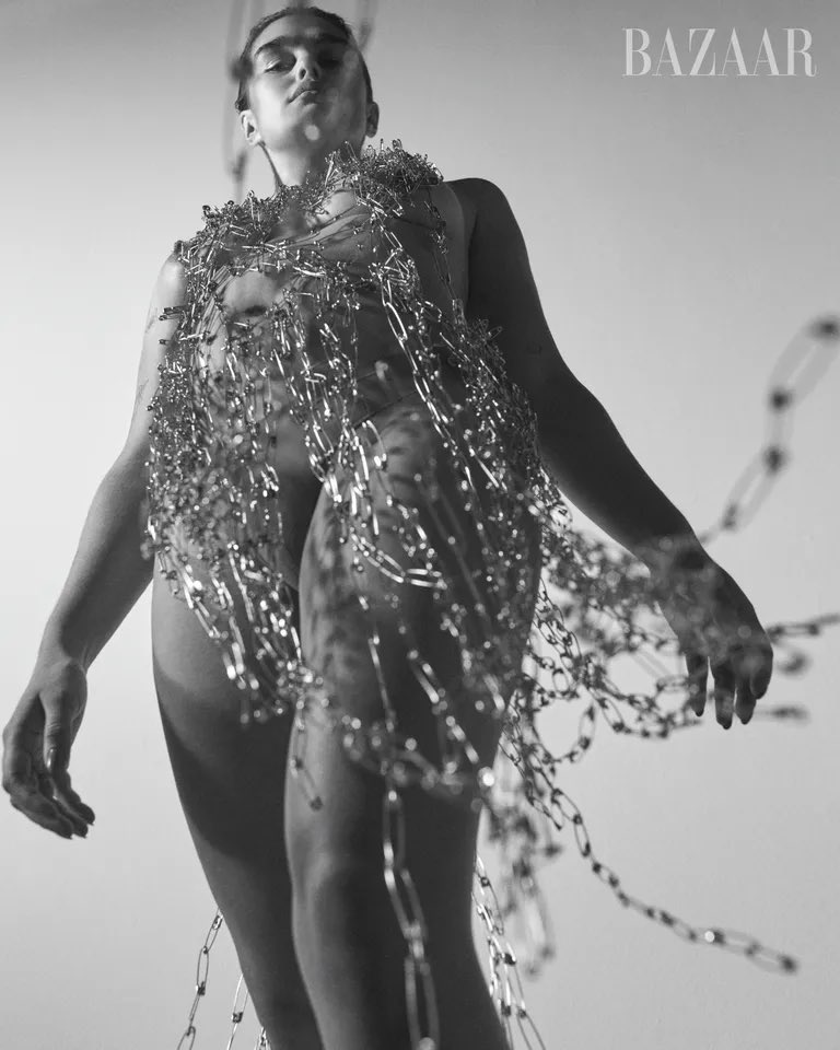 worlds_moda's tweet photo. #editorialsWM (2/3)
#HARPERSBAZAARUS,
May 2022.
By #JoshOlins
⬇️More in the next post⬇️
#JillKortleve https://t.co/O3ixUDJguZ