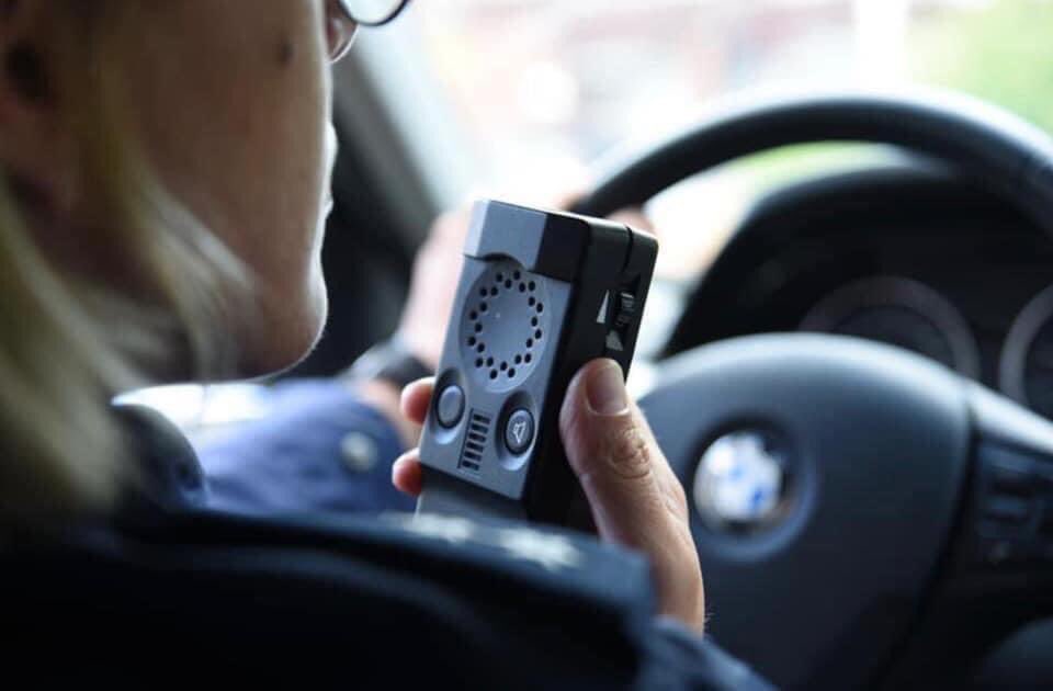 Polizei_nrw_ms's tweet image. +++ Radfahrer stürzen nach Ausweichmanöver - Zeugen gesucht +++

Alles dazu: muenster.polizei.nrw/presse/radfahr…

#Polizei #Münster #Roxel