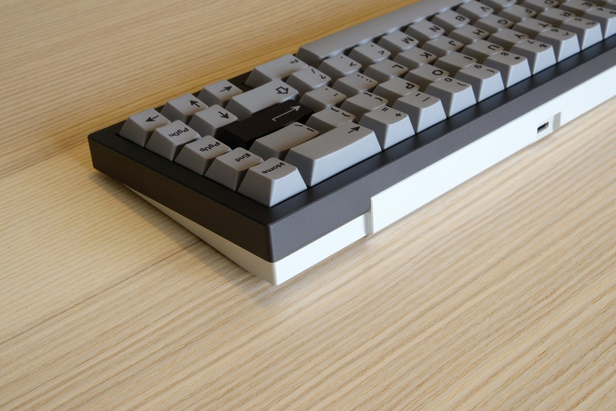 ai03_2725's tweet photo. Introducing Brutal V2-65%

CannonKeysのBrutalistシリーズの最新デザインです。V1から内部設計と見た目を一新してます。

A new member joins the CannonKeys Brutalist family with a fresh take on visuals and performance.

#mechanicalkeyboard 
#customkeyboard
#自作キーボード https://t.co/Sb9wemXFAd