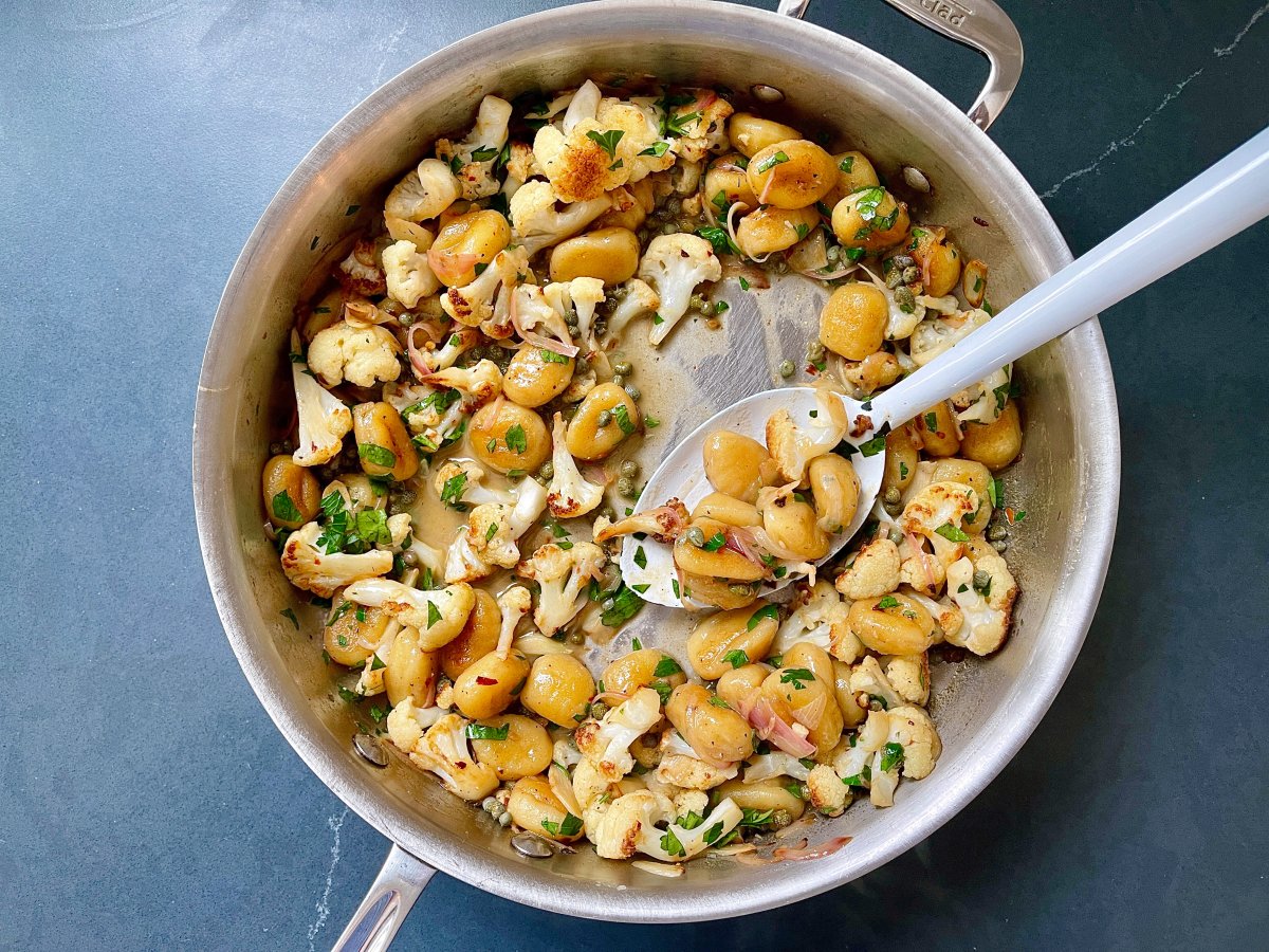 fnkitchen's tweet image. You won’t even miss the meat in this Gnocchi and Cauliflower Piccata, a super-satisfying vegetarian twist on piccata 😋

Get @JustinChapple’s recipe: foodtv.com/3gNNzpj.