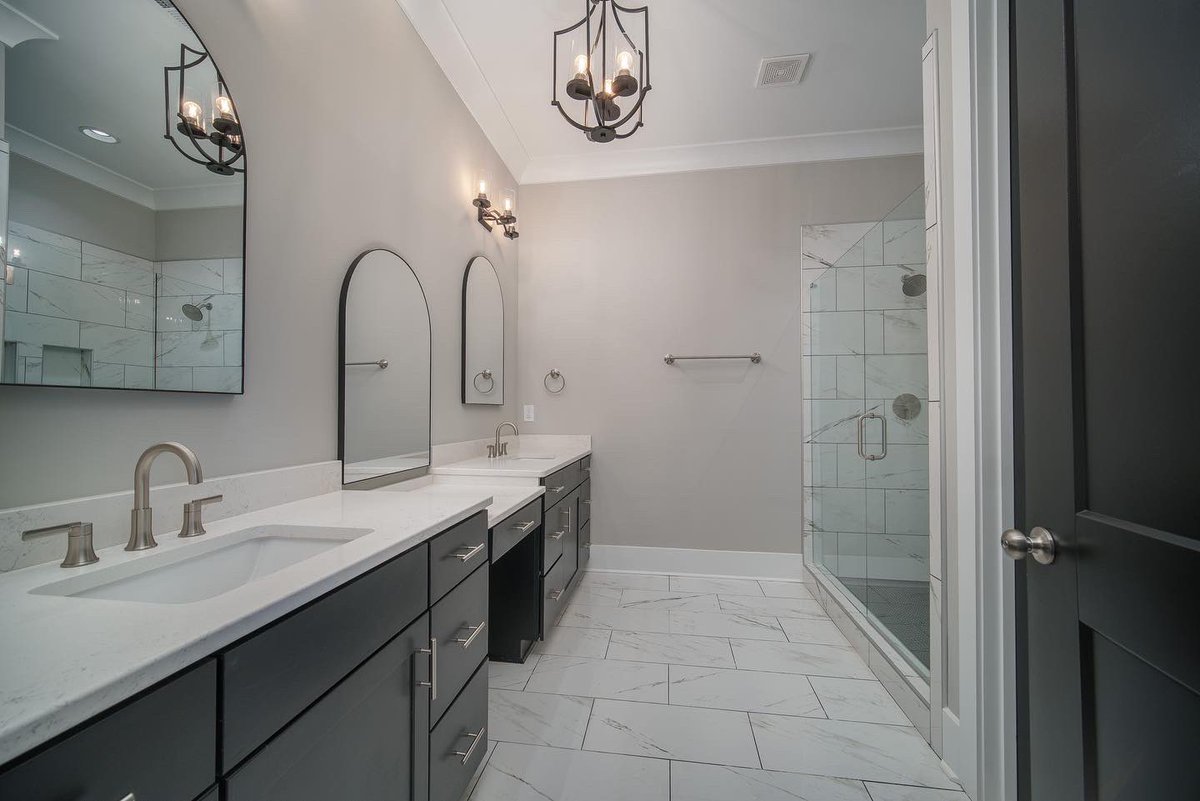 Builders_Group's tweet image. OH-EM-GEE 😯 
•
This home at Village of Providence came out spectacular! 
•
#Sold #TheWilsons #Huntsville #NewConstruction #VillageOfProvidence