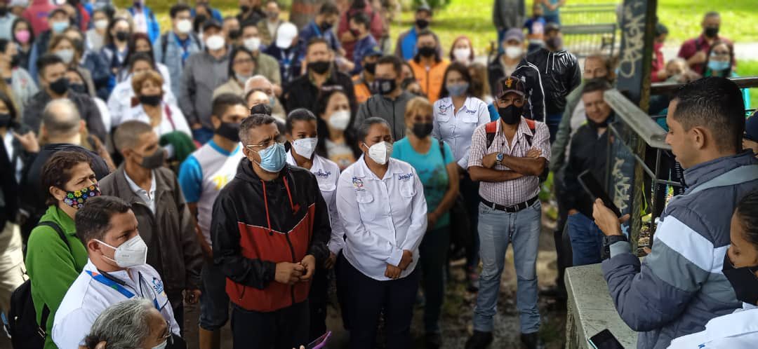 #25abril Alcalde Jesús Araque en estos momentos organizando el personal de la alcaldía para dar inicio a la jornada de limpieza de obstáculos en las avenidas 2, 3, 4, 5, 6, 7 y 8