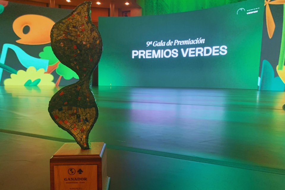 RainforestEx's tweet photo. Lo logramos! Descubriendo nuevas especies de #WiredAmazon obtuvo el 1er lugar en los @premiosverdes en la categoría Biodiversidad sub-categoría fauna. #VamosPeru sigamos haciendo que la ciencia suceda en los bosques de #Tambopata
Gracias @SERNANP @ConcytecPeru @MuseoHNUNMSM https://t.co/BwFla0QLHL