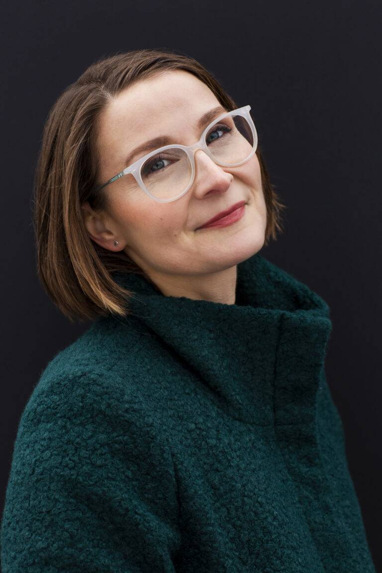 colgatewriters's tweet photo. Meet Eleanor Henderson, one of our guest speakers! Her most recent book is the memoir Everything I Have Is Yours: A Marriage, which was named a New York Times Notable Book and a Best Book of 2021 by Vogue. Learn more about Henderson at https://t.co/dQKMVXQcuV. https://t.co/hk7VGuCl9U