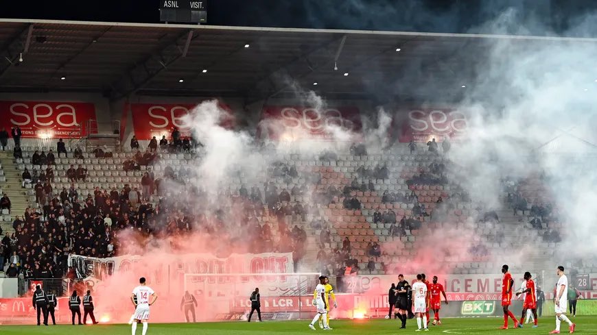 asnlfans's tweet photo. ⚫️ Huis clos total pour Nancy-Nîmes ! 

La commission de discipline de la LFP a sanctionné l’ASNL de la fermeture des tribunes du stade Marcel-Picot jusqu’au prononcé de la décision définitive le mercredi 4 mai. https://t.co/AGhKy93DGA