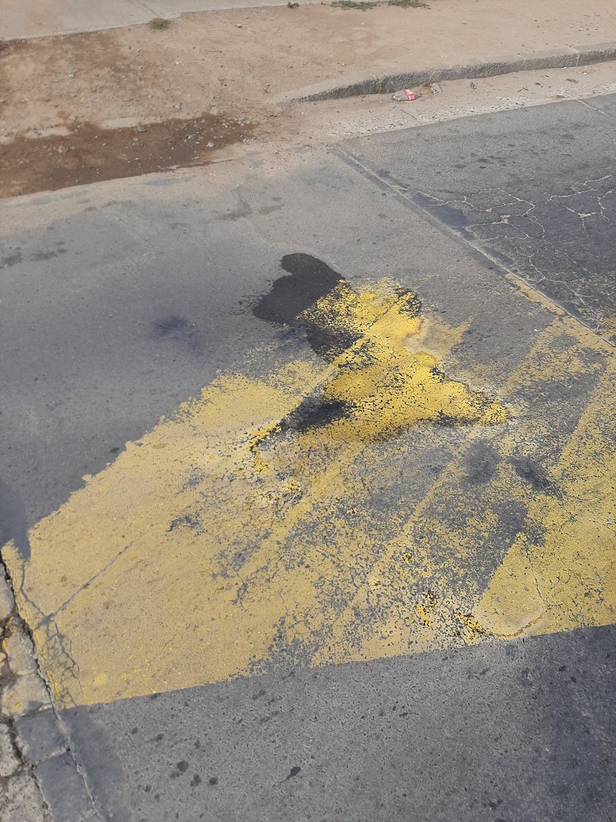 v_activos's tweet photo. Posible  accidente vial fuga de agua más de un mes en avenida muy transitable  #VillaAlemana esto quedó en Marga Marga entre calle Ohiggins y San Rafael doy aviso con tiempo antes que tengamos que lamentar @esval_chile @Munivillalemana @hwittigb @Hoyospeatonales @JavieraToledo_V https://t.co/d6wH5ZvgD4