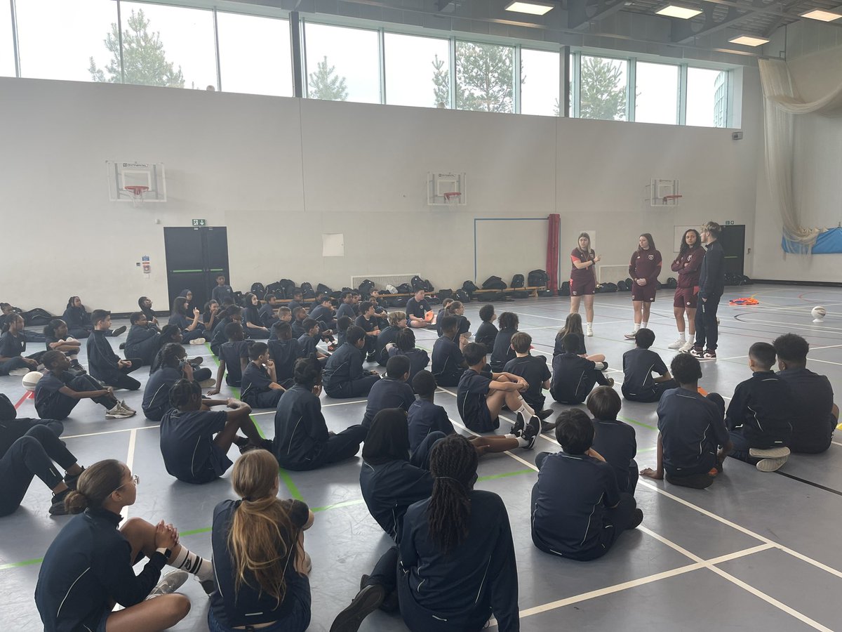 ChobhamacadPE's tweet photo. Well done to our y13 students, who hosted a Year 7 Dodgeball Tournament as a part of their CTEC sport course!! 🏐 https://t.co/Cuu21DWSgC