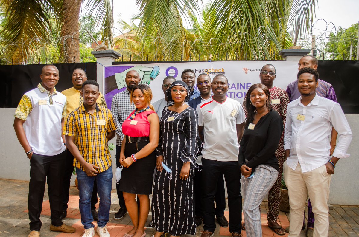 HarounaSimbo's tweet photo. Manque d'informations et fausses rumeurs alimentent la désinformation sur la vaccination Sur l'initiative de @SpeakUpAfrica1, @FasoCheck a entrepris ce 25 Avril la formation des journalistes d'Afrique francophone sur la  couverture factuelle de cet enjeu majeur de santé publique https://t.co/Y8hjq9HpsO