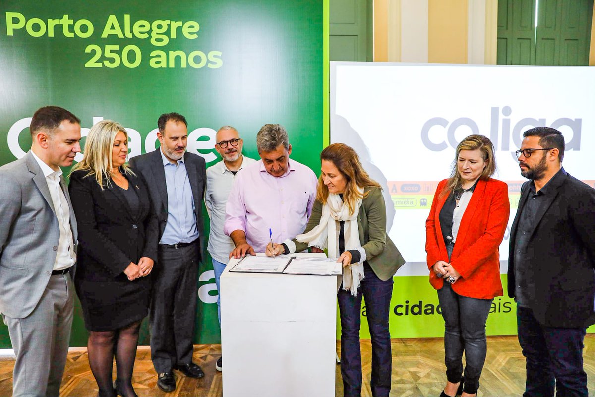 OEIBrasil's tweet photo. #AconteceNaOEI
Iniciamos a semana em #PortoAlegre lançando a #coliga junto com o governo local.

Agora, a juventude porto-alegrense poderá se beneficiar dos cursos gratuitos e online da @coligadigital, no campo da #economiacriativa e impulsionar suas #carreiras! https://t.co/xmK9mFd5P4