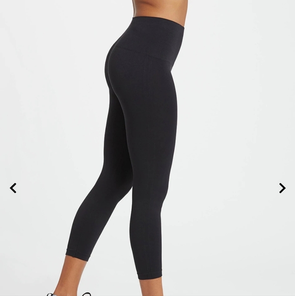 dree_miller's tweet photo. So good I had to share! Check out all the items I'm loving on @Poshmarkapp #poshmark #fashion #style #shopmycloset #alexmarie #spanx: https://t.co/mXyDKnhbAs https://t.co/r0H5N0AVFA