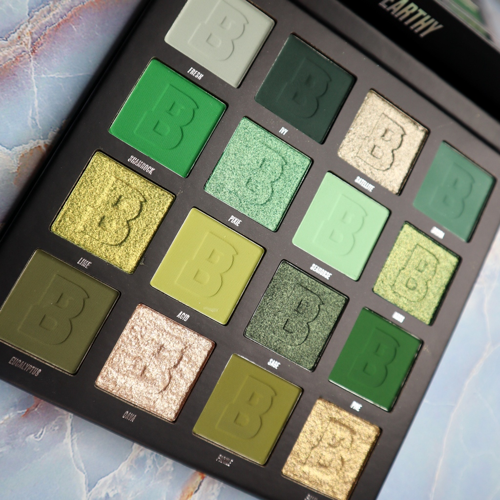 Nikki_Helena87's tweet photo. I had to grab the green one! You already knew that XD
I grabbed the earthy palette from @beautybaycom
#nikkihelena #makeup #makeupartist #makeupaddict #makeupobsession #makeupjunkies #makeupfeed #makeupproduct #makeupismylife #beautybay #earthy #beautybayearthy #earthy16pan https://t.co/HWdl0tn6LV