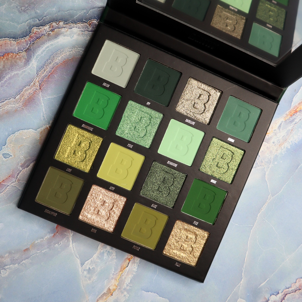 Nikki_Helena87's tweet photo. I had to grab the green one! You already knew that XD
I grabbed the earthy palette from @beautybaycom
#nikkihelena #makeup #makeupartist #makeupaddict #makeupobsession #makeupjunkies #makeupfeed #makeupproduct #makeupismylife #beautybay #earthy #beautybayearthy #earthy16pan https://t.co/HWdl0tn6LV