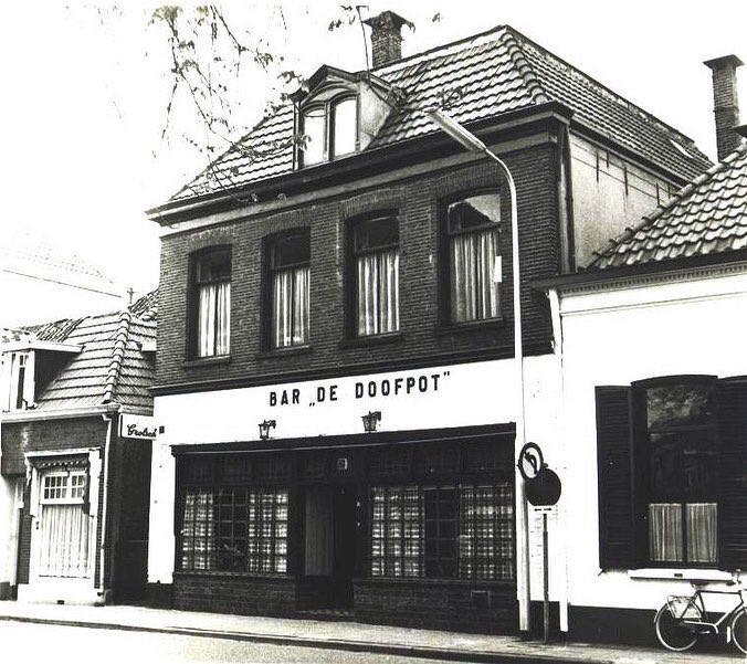 708090drivein's tweet photo. Nog een maand of 5 in de wachtstand en dan is het zover, #1oktober2022 #doofpotkettel @cafedeklok #Eibergen #aalt #dinant #wijnand #jan #dick #dancingthenightaway #vinylonly 💃🏻🥳🎧🎤 https://t.co/0SyLs9DvAW