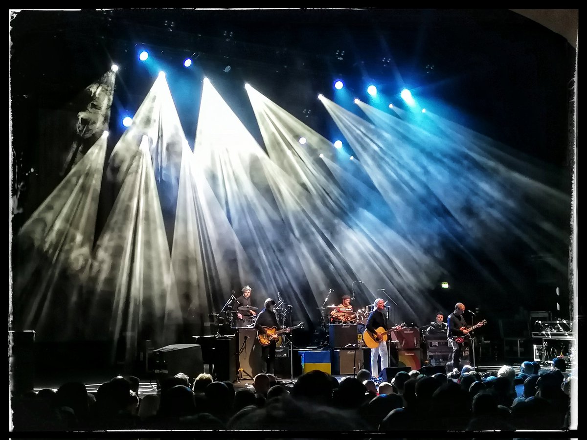 Amazing performance by @paulwellerHQ last night at @O2academybrix well worth the wait. Still buzzing! Thanks Paul 🎸🇺🇦