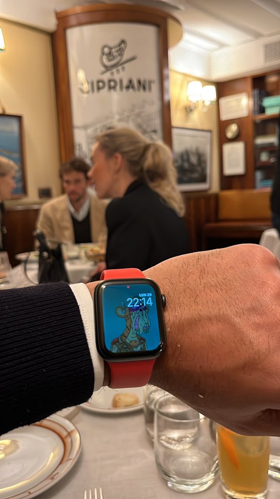 took my mutant @ the Harry’s bar in venice ... he ordered 2 bellini...  🥂
<a href="/BoredApeYC/">Bored Ape Yacht Club 🍌</a>