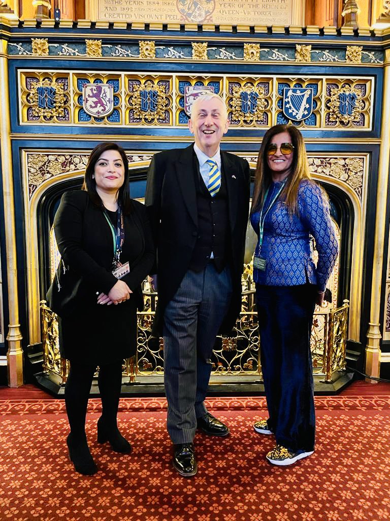 Fabulous to meet <a href="/CommonsSpeaker/">House of Commons Speaker</a>  #SirLindsayHoyle at <a href="/HouseofCommons/">UK House of Commons</a> for #Vaisakhi with <a href="/ManjitGill/">Manjit K. Gill MBE 💙</a> <a href="/NottaAnita/">Anita Kaur Notta</a> #Sikh #TKAW <a href="/khalsa_academy/">The Khalsa Academy Wolverhampton</a> #PeriodDignity #BintiPeriod