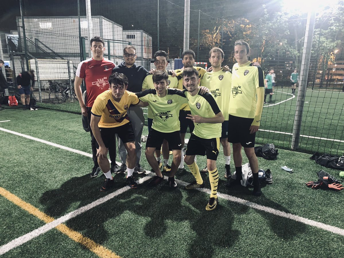 vardebarra's tweet photo. 👏🏻👏🏻 Després d'es partit d'avui del VAR de Barra s'ha fet un homenatge al nostre @carles_alomar2. Que ha dit adeu a la temporada després de passar per quiròfan. 

💛 Bona recuperació! #ÀnimsCarles https://t.co/3DzdbPteS4