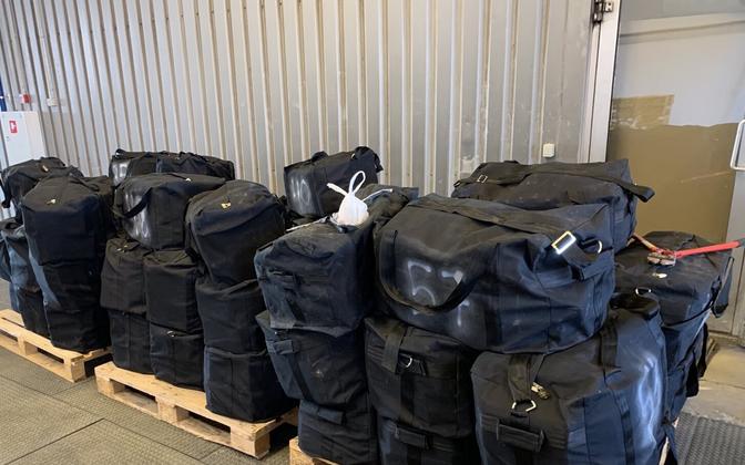 🇪🇪 Эстонские таможенники обнаружили на судне Milan Express, стоящем в порту Мууга, 3,5 тонны кокаина на €500 млн(!). Груз судна, следующего из Эквадора, составляли контейнеры, страной назначения которых была Российская Федерация: rus.err.ee/1608575665/jes…