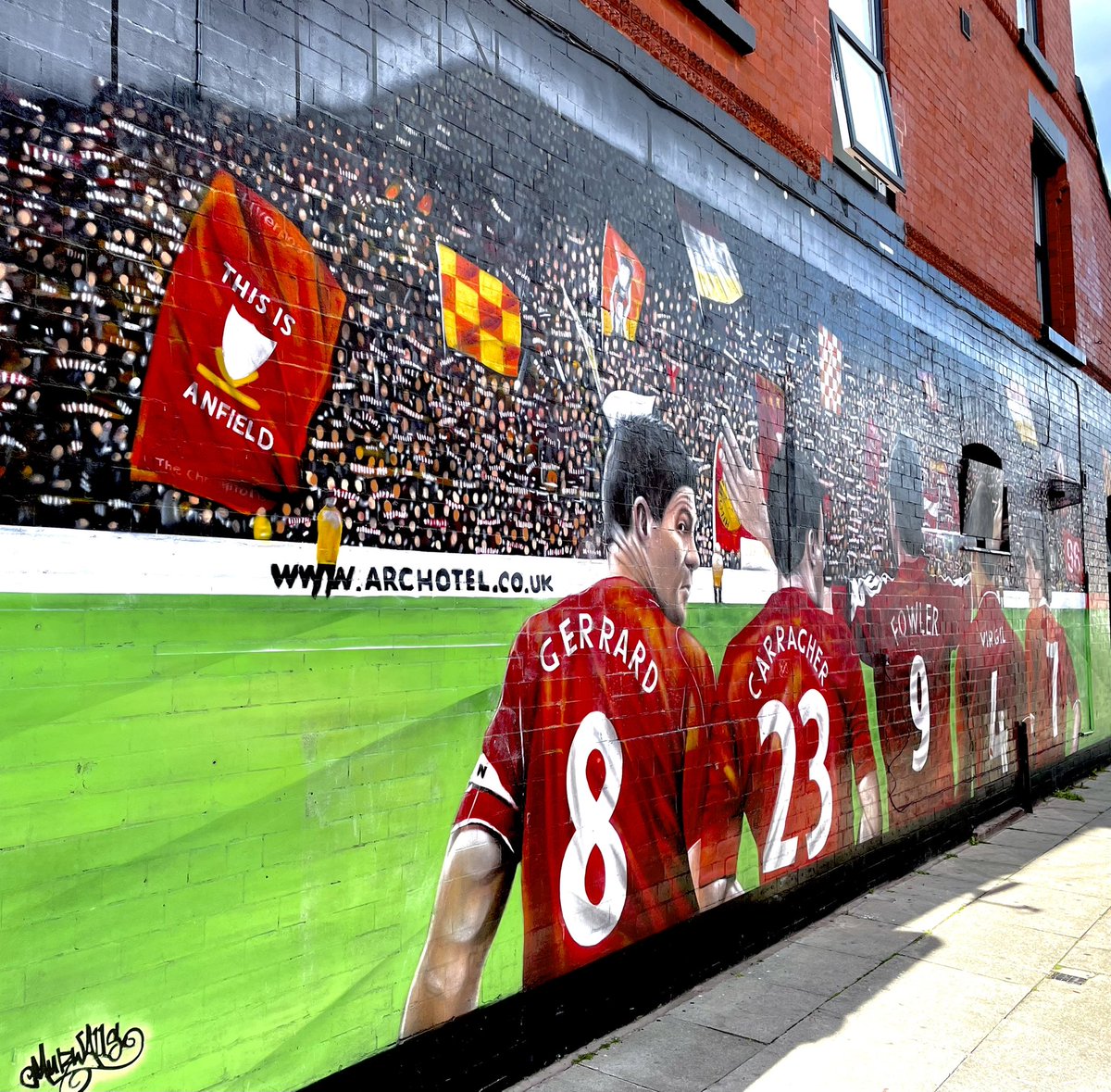 Bumped into this mural before the merseyside derby. Gorgeous! #gerrard @Carra23 @Robbie9Fowler @VirgilvDijk @kennethdalglish