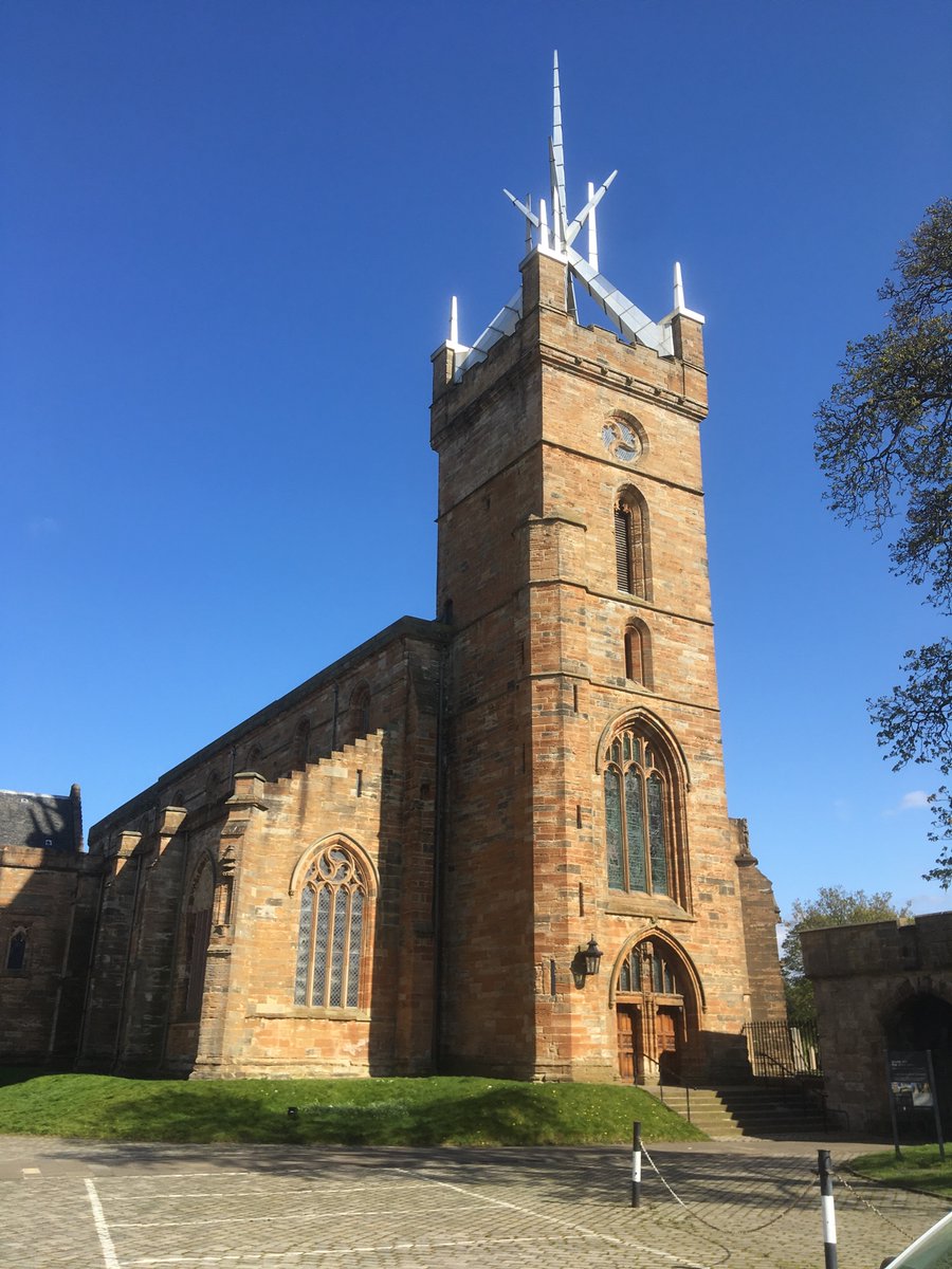 kellermorf's tweet photo. I visited Linlithgow today and saw St. Michael’s Church where Mary Queen of Scots was baptised. The church also now has a ‘crown of thorns’ on top too! Apparently Cromwell was here in about 1650 - @ConflictArchaeo are these peppering marks of lead shot? https://t.co/LtQtYKQI3C