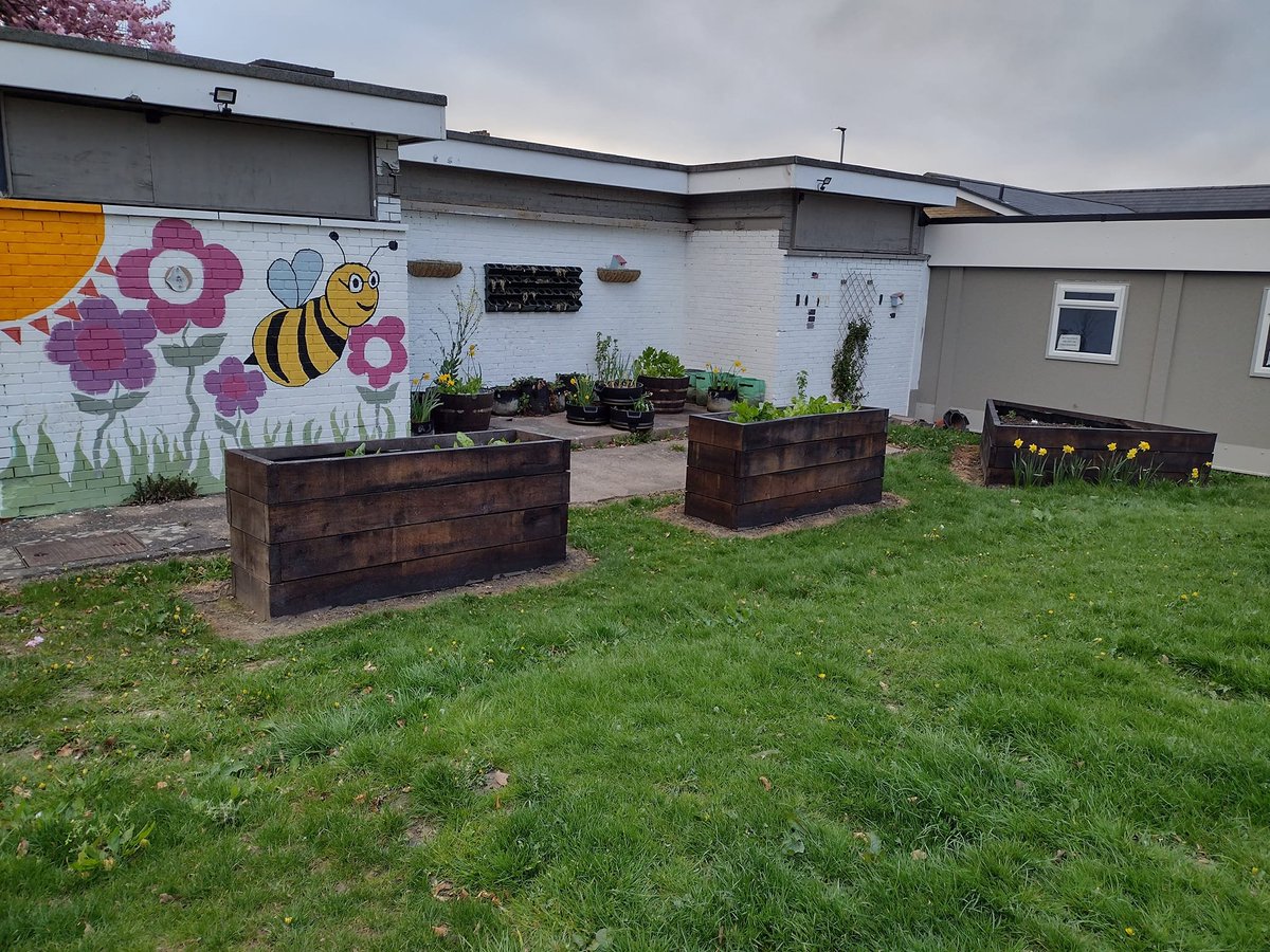 GrowingFocal's tweet photo. Huge thanks to @YorkshirePlant2 for extending our existing raised beds at #FocalCommunityCentre, on Saturday. the team at #GrowingFocal cant wait to get planting, @kirkdemocracy @Spacehive #GrowingGreatPlaces. #Greenhouse on its way. ππ§π₯¬π₯¦π₯πΆοΈπβ
https://t.co/v3Qq7yzSTy