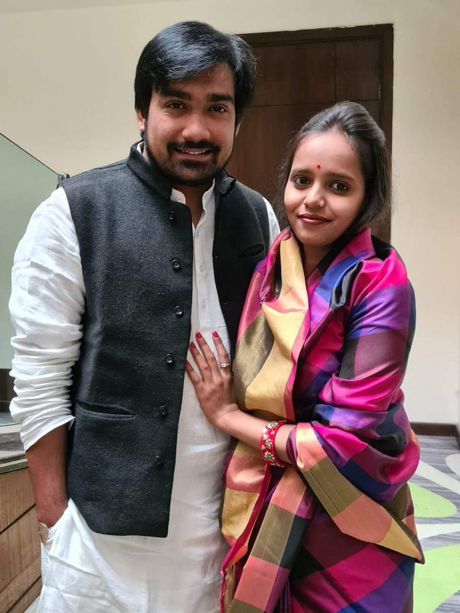 chitra_sanadhya's tweet photo. Happiest 2Nd Anniversary प्राणनाथ 🥳
Our Love is a Journey Starting at Forever and ending at Never..❤‍🩹

#2YearsTogether 👩‍❤️‍👨
#BondedForEternity🥰 #HappyAnniversarySethu❣️
#ChirMohi👩‍❤️‍👨💕 @Mohitkumarsana1 https://t.co/TC2k5SuDQf