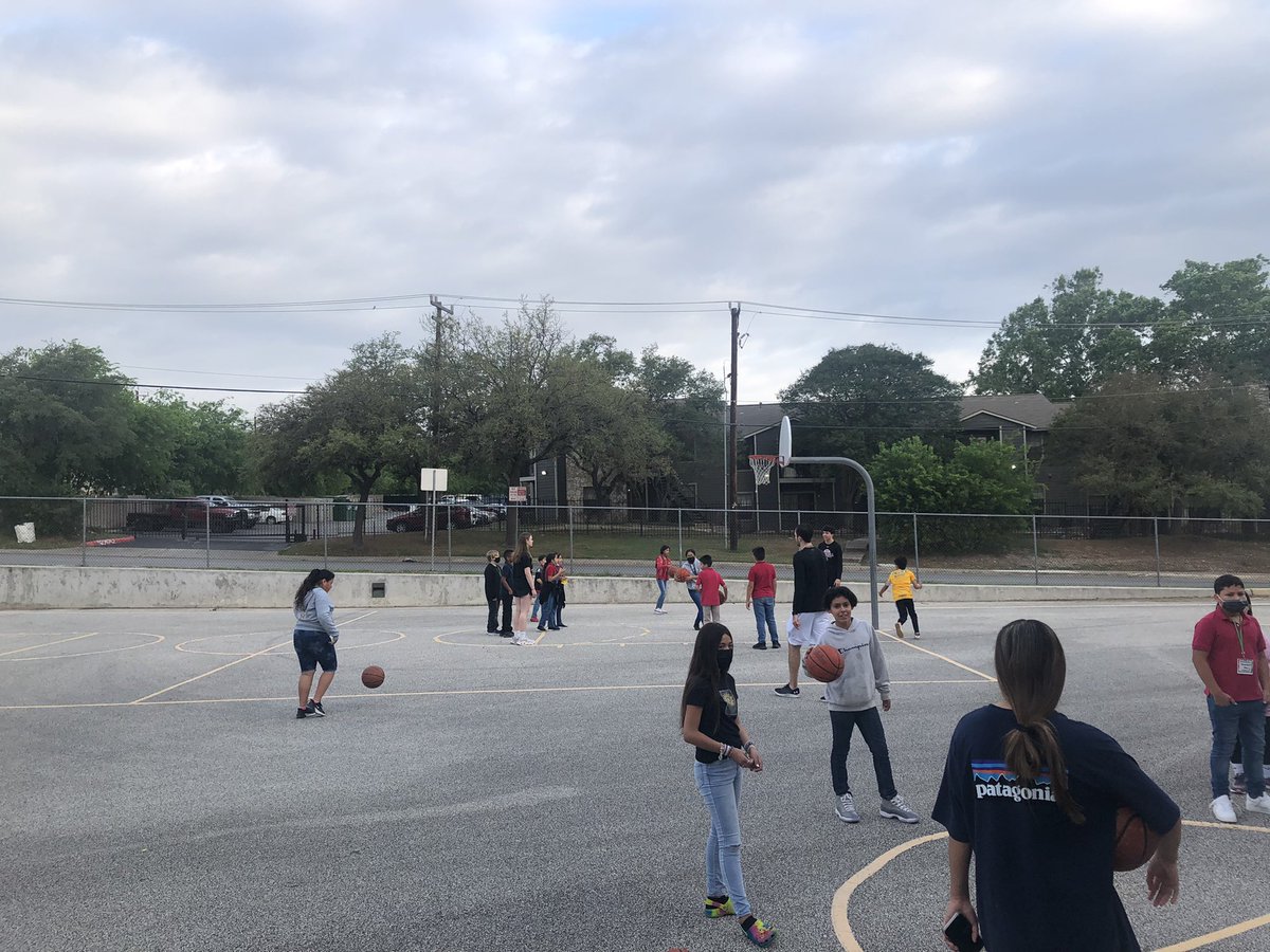 What a great way to start the day today shooting hoops 🏀 with some kids at Larkspur Elementary!
@sachurchill @WCRonHarris <a href="/larkspur_pta/">Larkspur PTA</a> <a href="/DrCodyMiller/">Dr. Cody Miller</a> <a href="/NEISD/">North East ISD</a> <a href="/NeisdAthletics/">NEISD ATHLETICS</a>