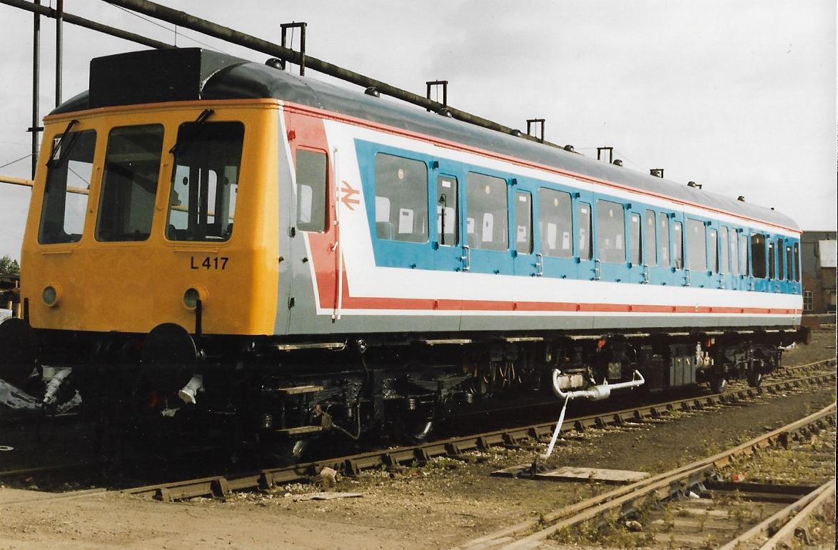 SalopianLyne's tweet photo. Doncaster Works 7th September 1986
British Rail Pressed Steel Class 117 DMU Driving Motor Second 51396 freshly overhauled and repainted in Network South East colours awaits reuniting with the rest of Reading set L417
#BritishRail #DMU #Class117 #Doncaster #trainspotting #NSE π€ https://t.co/yPFffbZ9rN