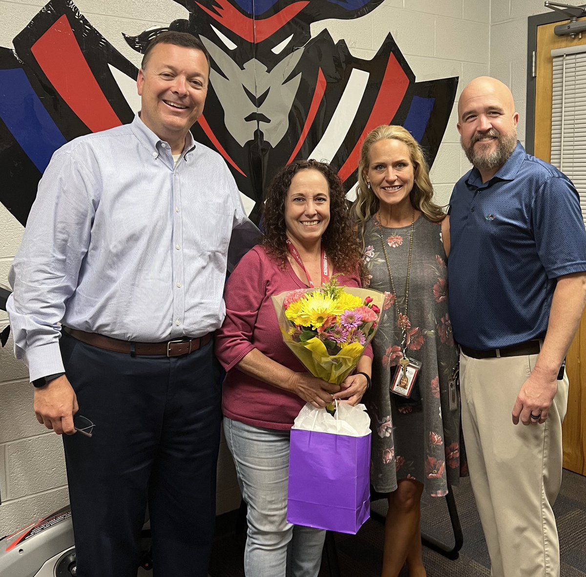 fssdFMS's tweet photo. We are thrilled to recognize our parent liaison, Diane Price, as this year’s FMS Classified Employee of the Year! She goes above and beyond for so many families both @fssdFIS and FMS, playing an invaluable part in the success of so many students. Congratulations, Mrs. Price! https://t.co/VvssP7cBFd
