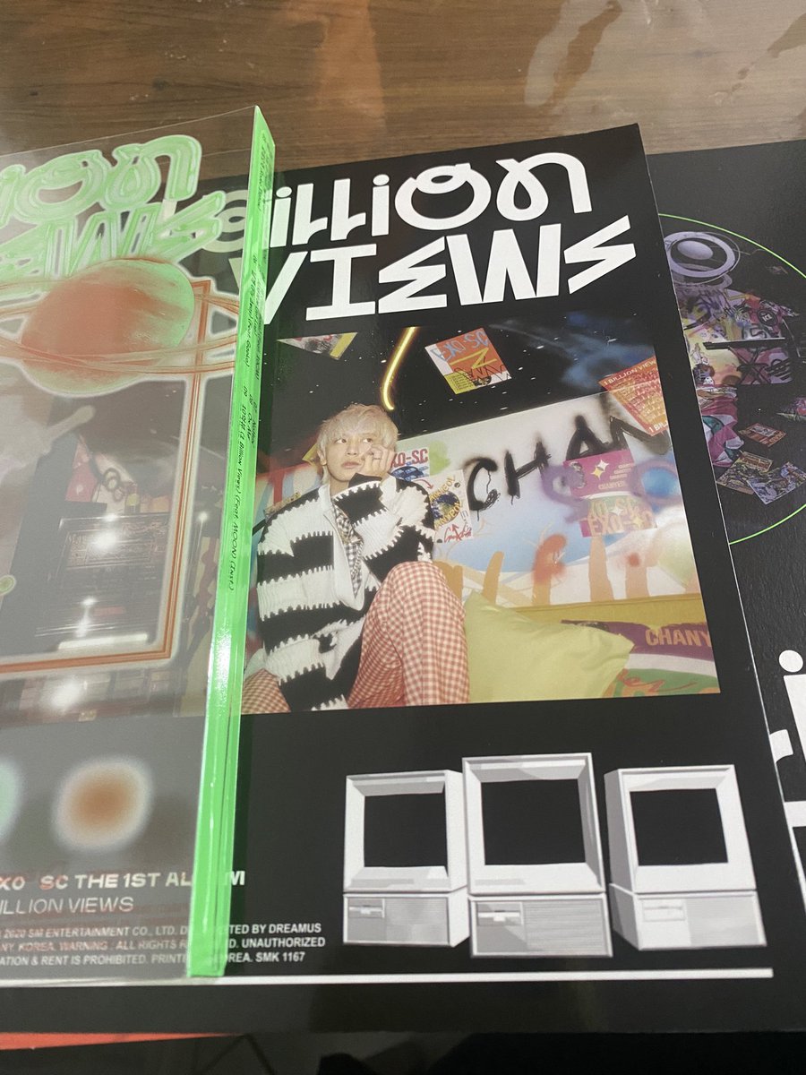 anyhyunnie's tweet photo. ✨VENDA - 1 BILLION VIEWS - versão do Chanyeol - R$ 140,00
- acabou de chegar tá brilhando de novo.
- completo com pôster de pré-venda 
#exo #chanyeol #venda #1bv #exosc https://t.co/EU57Z6Gvcw