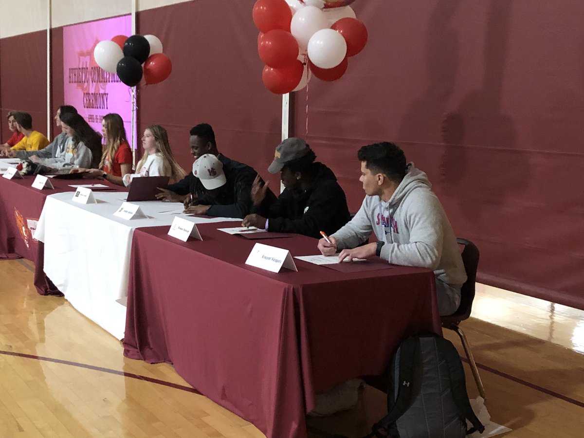 TheViewFootball's tweet photo. Congrats to Jordan Jackson, Brendan Robinson, AJ Gordon, and Vincent Vasquez for signing today! https://t.co/gjP6fXi1Fv