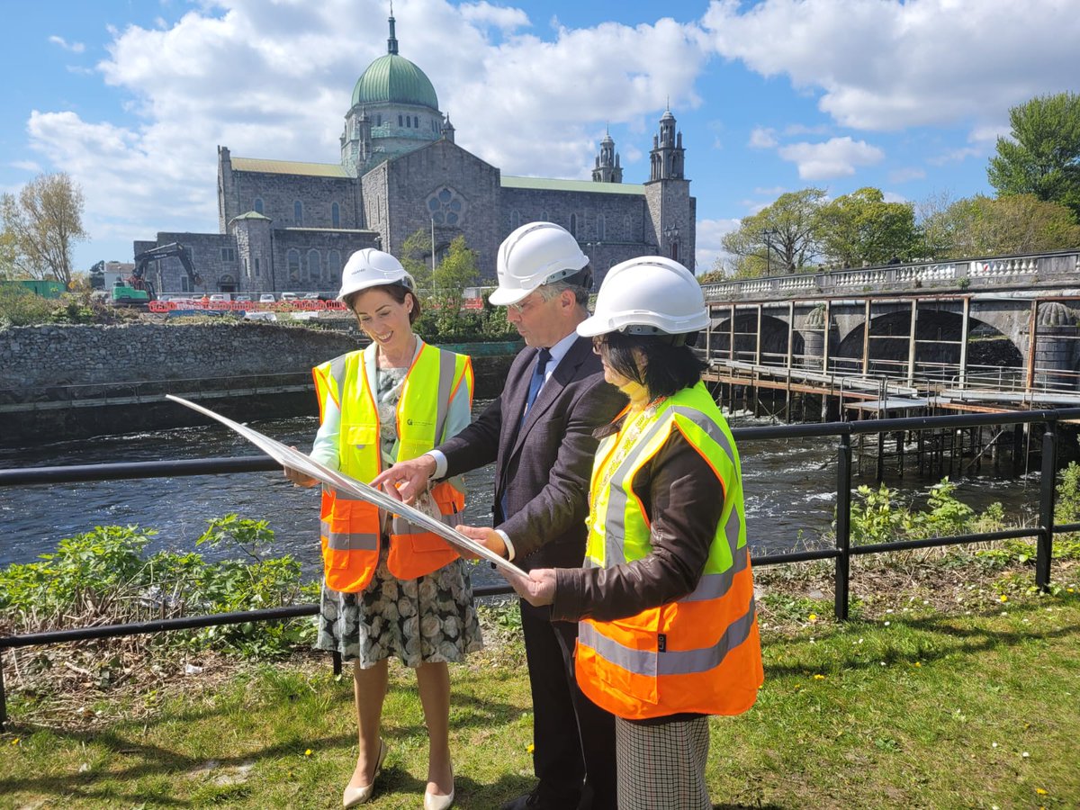 1Hildegarde's tweet photo. Delighted to turn the sod for Galway's new pedestrian &amp; cycle bridge. Everyone knows how dangerous the Salmon Weir bridge is &amp; this project, co-funded by my Dept, will offer a dedicated safe crossing point for pedestrians and cyclists alike. @GalwayCityCo @NWAssembly @TFIupdates https://t.co/EbXDj7grql