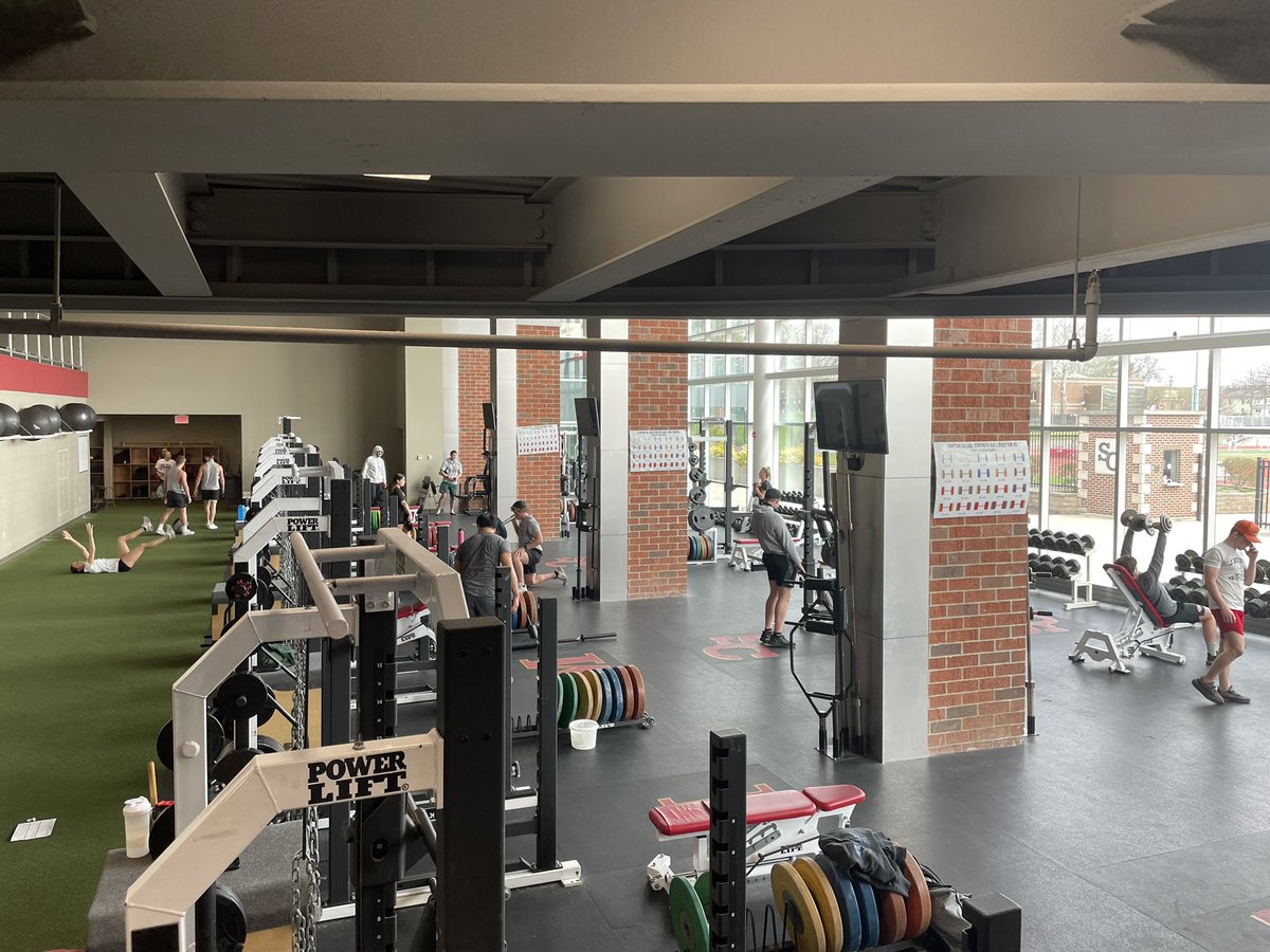 sc_powerlifting's tweet photo. Great day of lifting with the @sc_powerlifting club! Members took a break from studying to come get better! #EasyisBoring #LiveFastDieStrong https://t.co/QXDkANQXFk