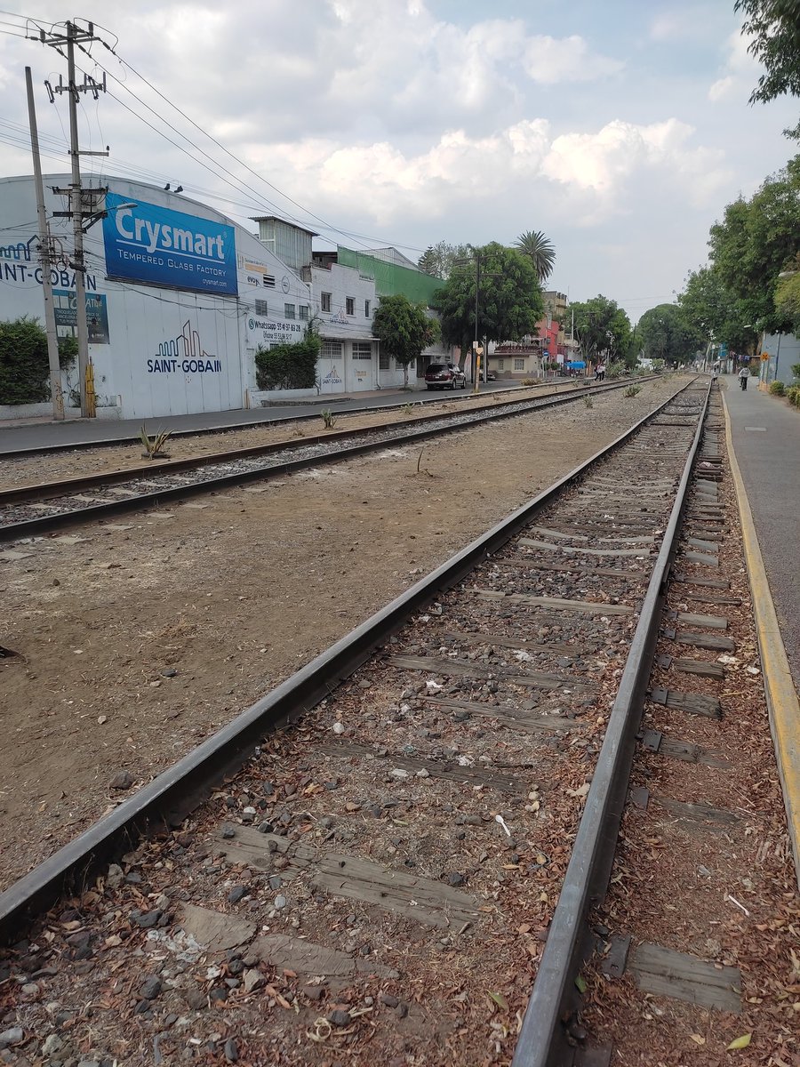 esmena_tewyy's tweet photo. Esto es lo que ha provocado años y años de olvido en el sistema ferroviario. 

En lugar de actualizar todas las líneas solo lo arreglen de a  "pedacitos" https://t.co/I8P0el5hER