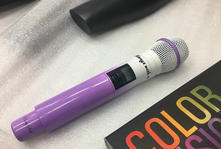 dearleesujeong's tweet photo. Sujeong used her purple customized mic gifted by Lovelinus on the MV of her title song Walk the Moon (달을 걸어서) 🌕💜

#LOVELYZ #러블리즈 #BABYSOUL #베이비소울 #LEESUJEONG #이수정
@Official_LVLZ @LEESUJEONG https://t.co/O7uiuU0kG2