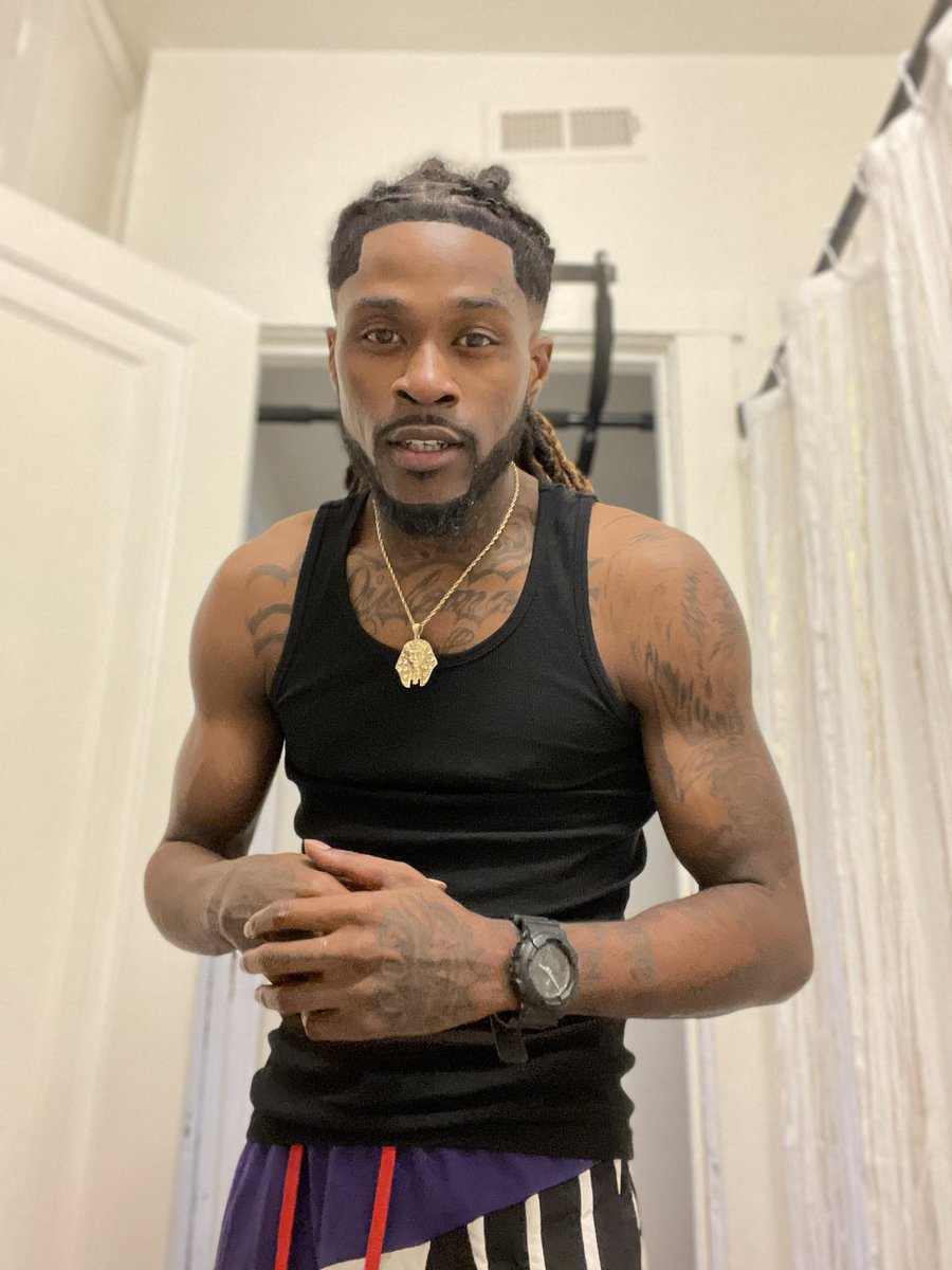 Rico_Santana400's tweet photo. U ain’t gotta gas me I already know #LocGod #ThaDon https://t.co/7b6VUtqQ1U