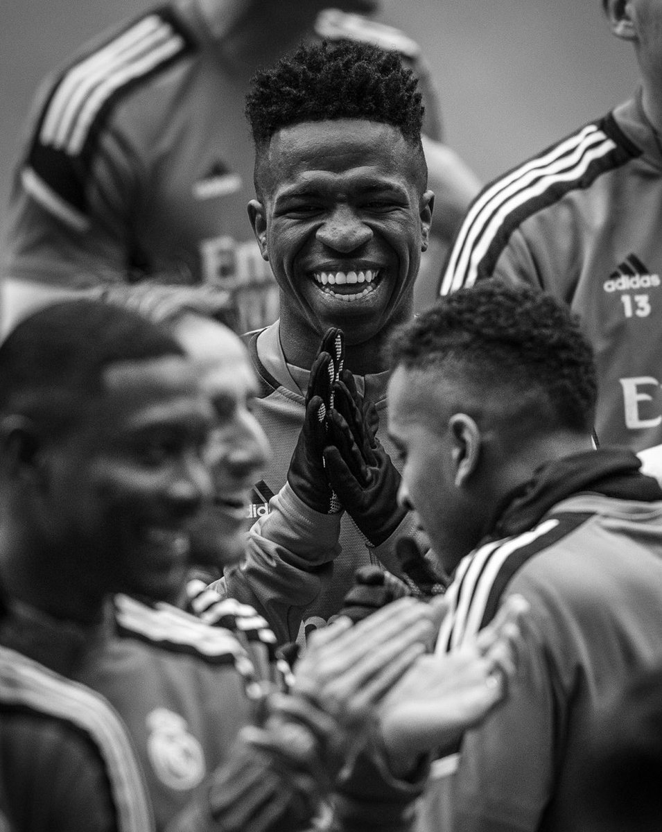 La energía de las noches de <a href="/ChampionsLeague/">UEFA Champions League</a> 🤩💫   #UCL