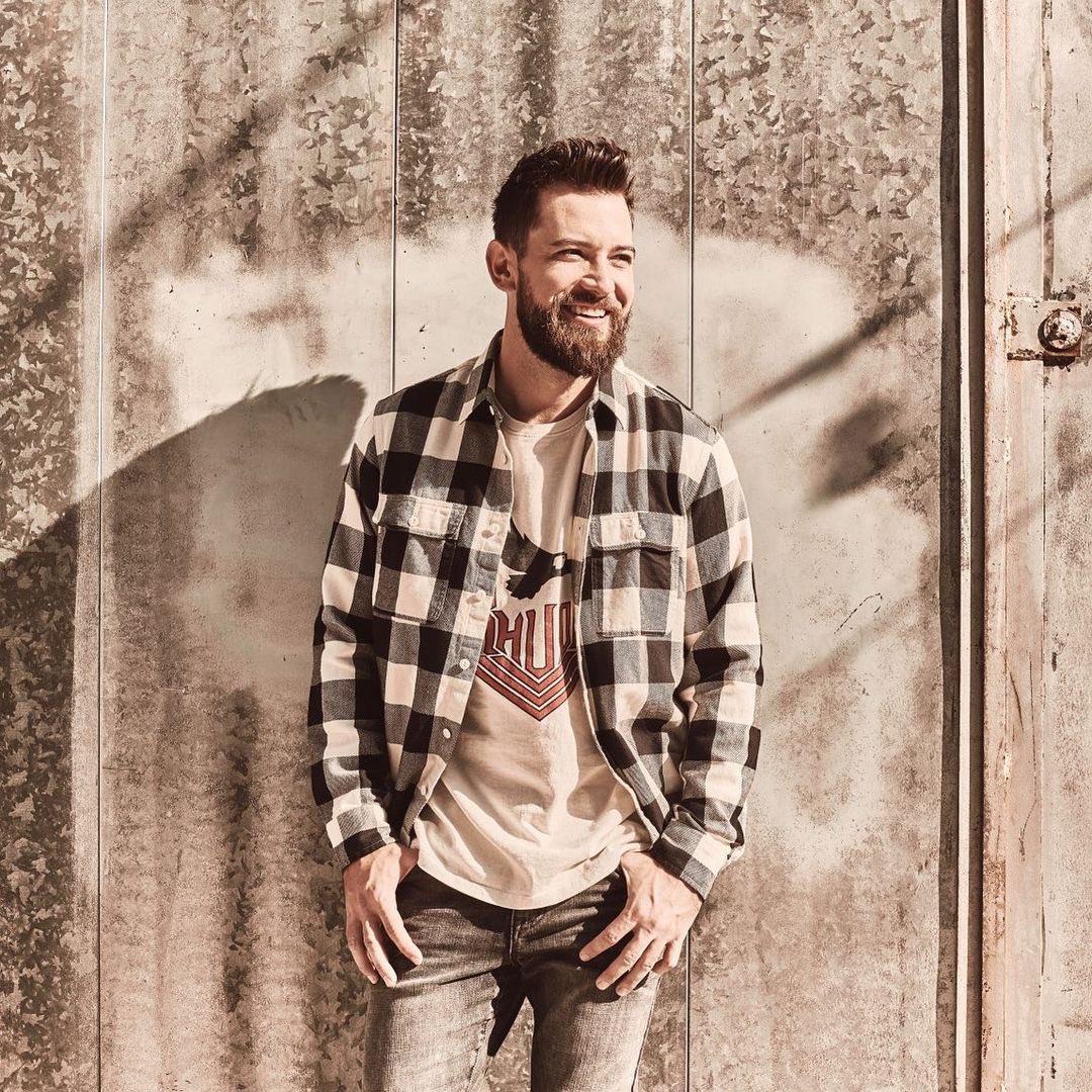 Vegas!!! We’re heading your way!! Grab your tix for my show at <a href="/StoneysLV/">Stoney's</a> here: etix.com/ticket/p/53608…