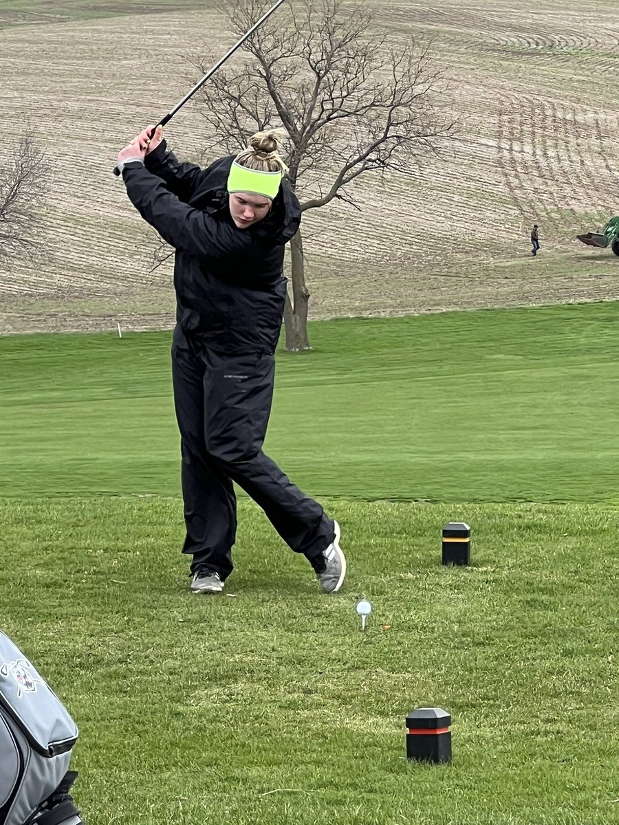 THSgolfst8or_'s tweet photo. Good Luck to the Tiger girls and boys on another cold and windy day! https://t.co/pBQyMhD5P5